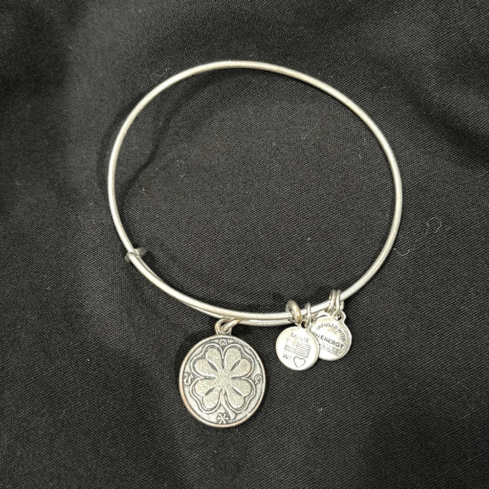 Alex and Ani 4 leaf clover bracelet